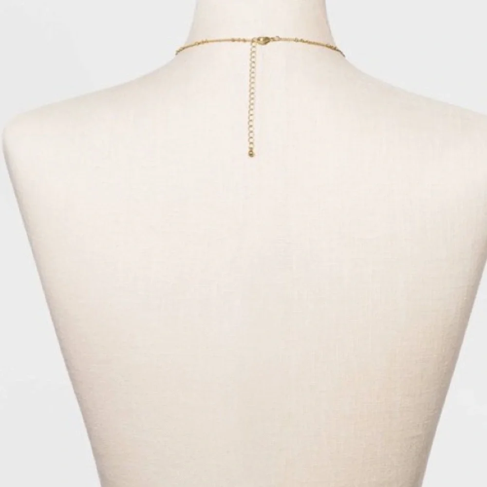 Universal Thread Necklace - Picture 3 of 4